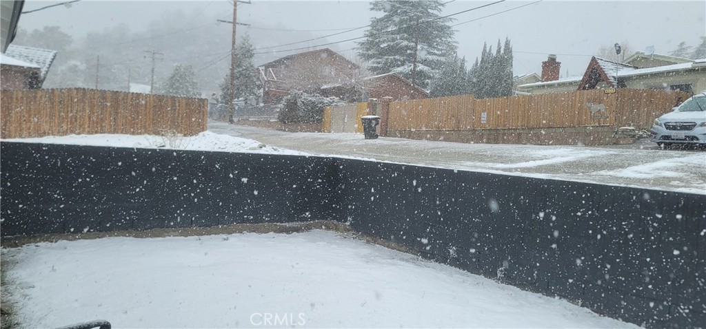 https://media.crmls.org/medias/64c3d230-52ca-473e-98f0-7f88b6d4169a.jpg?preset=X-Large