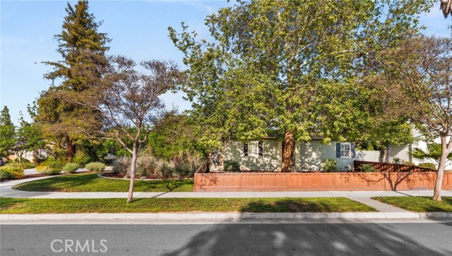 Detail Gallery Image 2 of 27 For 74 N N Buena Vista, Redlands,  CA 92373 - 3 Beds | 2 Baths