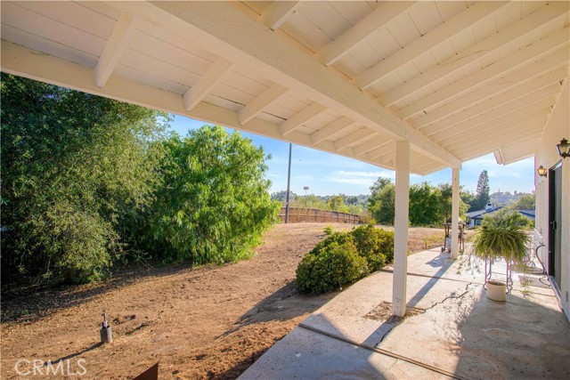 711 Tumble Creek Lane, Fallbrook CA: https://media.crmls.org/medias/64c41efa-3856-40cc-946b-8f67aed4faf3.jpg