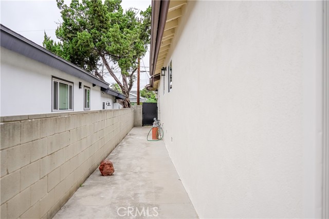 Detail Gallery Image 39 of 44 For 16840 Superior St, Northridge,  CA 91343 - 4 Beds | 3 Baths