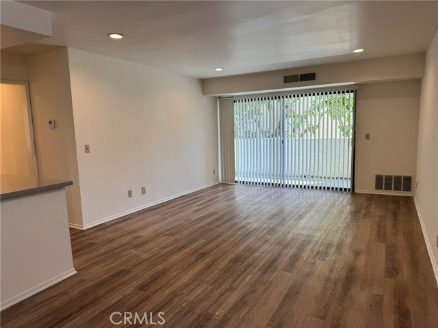 Detail Gallery Image 3 of 47 For 700 W 3rd, Santa Ana,  CA 92701 - 2 Beds | 2 Baths