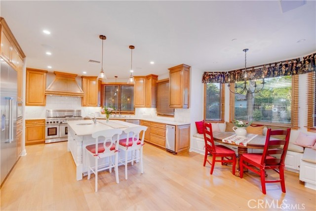 Detail Gallery Image 12 of 67 For 5230 Quakertown Ave, Woodland Hills,  CA 91364 - 5 Beds | 5 Baths