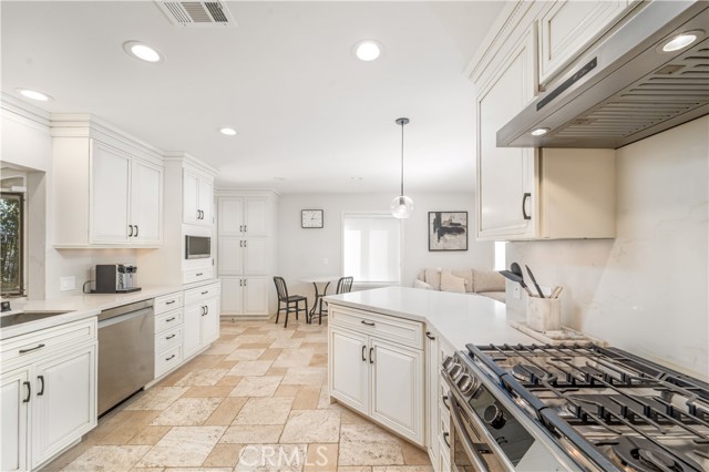 Detail Gallery Image 18 of 36 For 7278 Woodvale Ct, West Hills,  CA 91307 - 3 Beds | 3 Baths