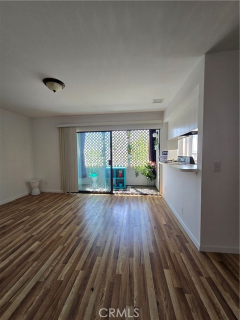 Detail Gallery Image 8 of 9 For 14610 Erwin St #304,  Van Nuys,  CA 91411 - 2 Beds | 2 Baths