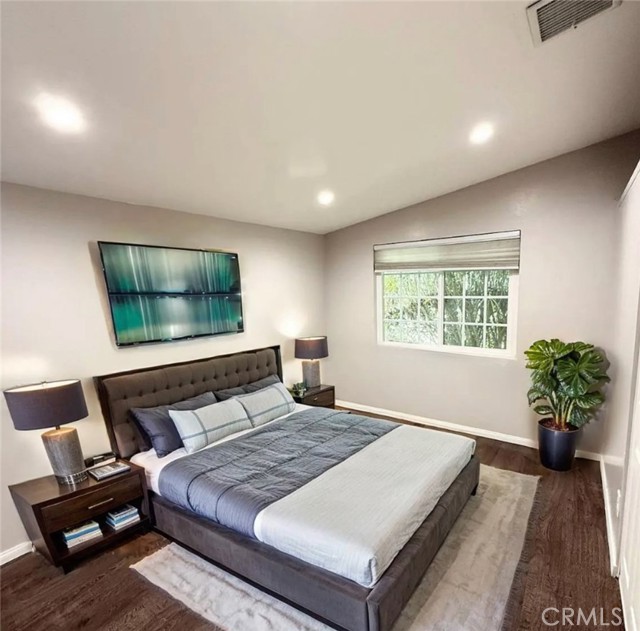 11714 Sproule Avenue, Pacoima CA: https://media.crmls.org/medias/64c67aee-f5c2-423b-883a-3f5eaf16f71d.jpg