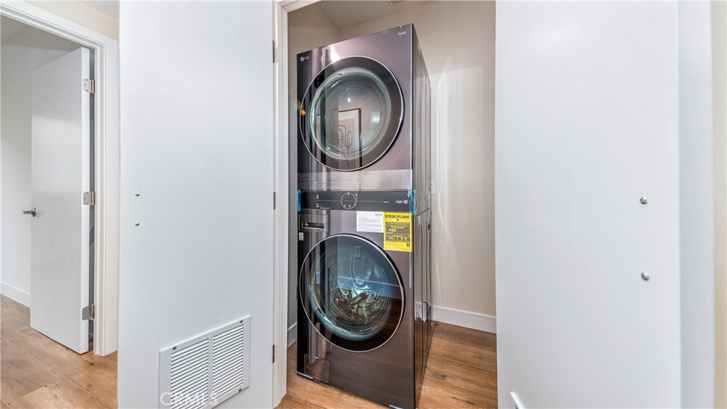 https://media.crmls.org/medias/64c727c1-b8f4-49cf-960d-3661e0b54325.jpg?preset=X-Large