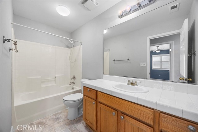 12200 Verdelho Avenue, Bakersfield CA: https://media.crmls.org/medias/64c84ff2-feea-4f98-b15b-2149214cc850.jpg