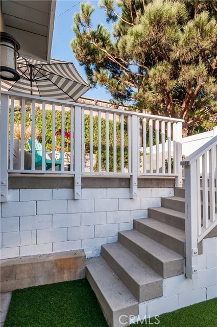 1345 Voorhees Avenue, Manhattan Beach, California 90266, 3 Bedrooms Bedrooms, ,1 BathroomBathrooms,Residential,Sold,Voorhees,SB17248877