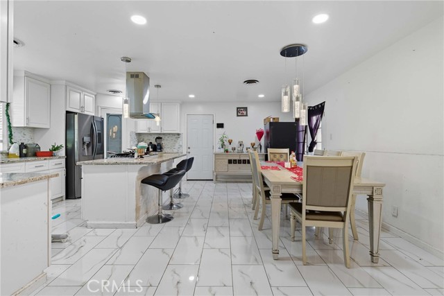 Detail Gallery Image 4 of 19 For 4508 Axminster, Bakersfield,  CA 93307 - 3 Beds | 2 Baths