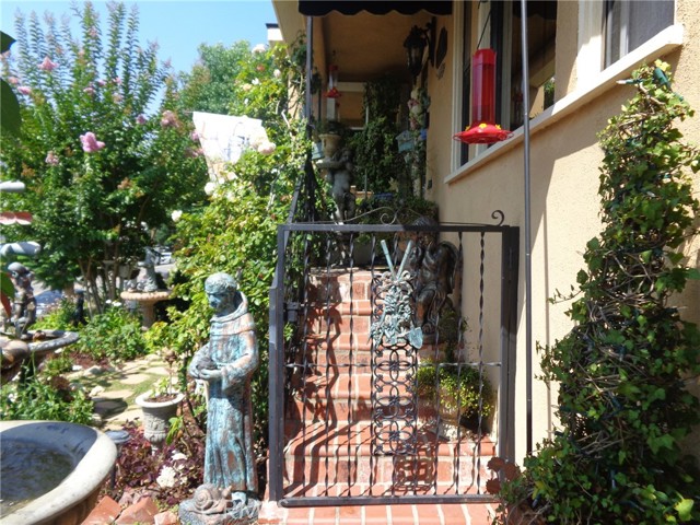 Detail Gallery Image 9 of 69 For 3855 York Bld, Los Angeles,  CA 90065 - 3 Beds | 2 Baths