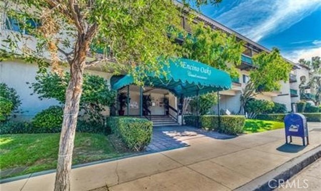 Detail Gallery Image 8 of 29 For 5460 White Oak Ave #J206,  Encino,  CA 91316 - 2 Beds | 2 Baths