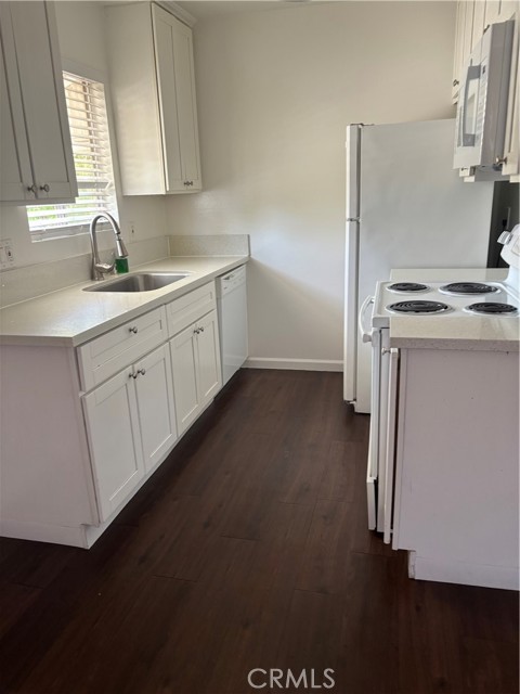 Detail Gallery Image 2 of 5 For 14718 Magnolia Bld #7,  Sherman Oaks,  CA 91403 - 2 Beds | 2 Baths