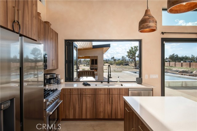 Detail Gallery Image 4 of 63 For 58849 Terra Vista Dr, Yucca Valley,  CA 92284 - 5 Beds | 4 Baths