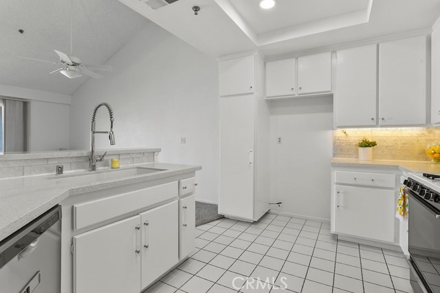 Detail Gallery Image 11 of 32 For 10371 Garden Grove Boulevard #20,  Garden Grove,  CA 92843 - 3 Beds | 3 Baths