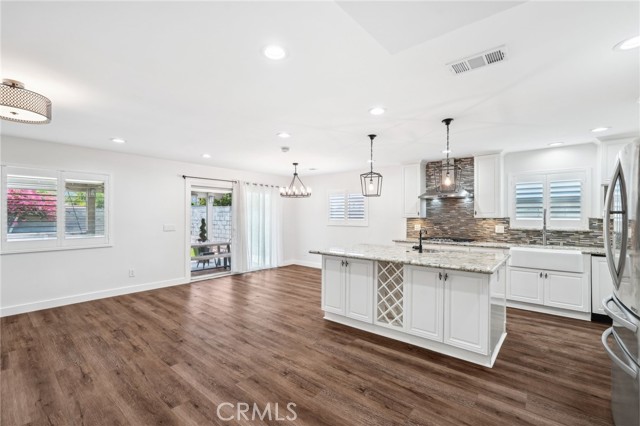 Detail Gallery Image 8 of 18 For 1762 Bern Dr, Corona,  CA 92882 - 4 Beds | 2 Baths