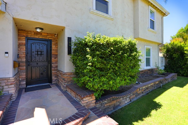 3807 Gardenia, Long Beach CA: https://media.crmls.org/medias/64cb2a31-06c5-4884-b071-6cd71e45df6d.jpg