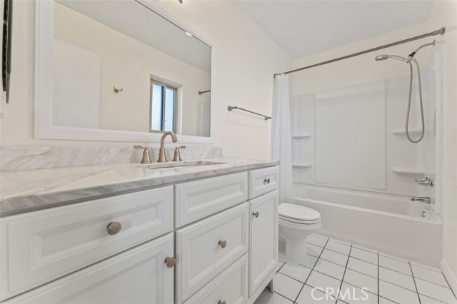 Detail Gallery Image 9 of 11 For 6232 Nita Ave #1/2,  Woodland Hills,  CA 91367 - 2 Beds | 2/1 Baths