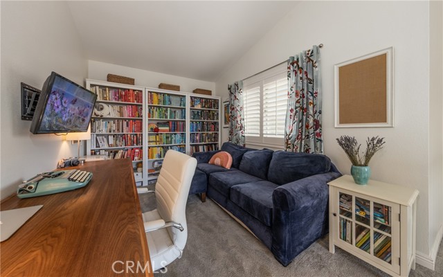 1605 Lisa Lane, Redlands CA: https://media.crmls.org/medias/64cb8f43-e2d1-422d-a378-1e1a52f92dcd.jpg