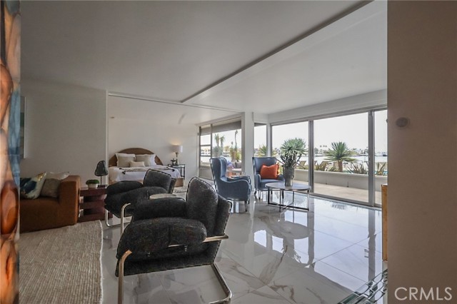 2525 Ocean Boulevard, Corona del Mar CA: https://media.crmls.org/medias/64ccb1ae-dc7b-4ec0-9b23-f3a2172a12f0.jpg