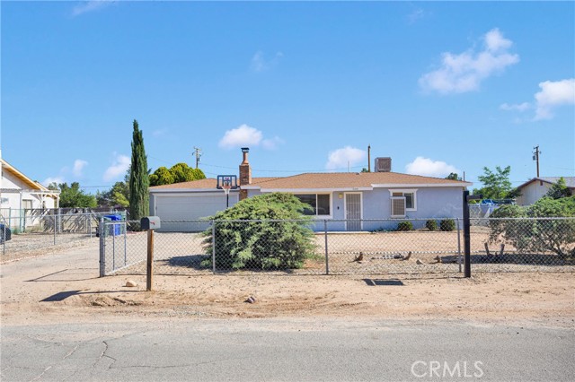 21822 Dotame Ave, Apple Valley CA: https://media.crmls.org/medias/64ccfc3b-db7f-4cde-b7f6-09b866b72498.jpg