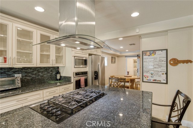 Detail Gallery Image 8 of 20 For 19016 Runnymede, Reseda,  CA 91335 - 3 Beds | 2 Baths