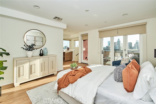 1050 N Joels Place, Los Angeles CA: https://media.crmls.org/medias/64cdc016-22c3-4e0a-8c39-62f768597974.jpg