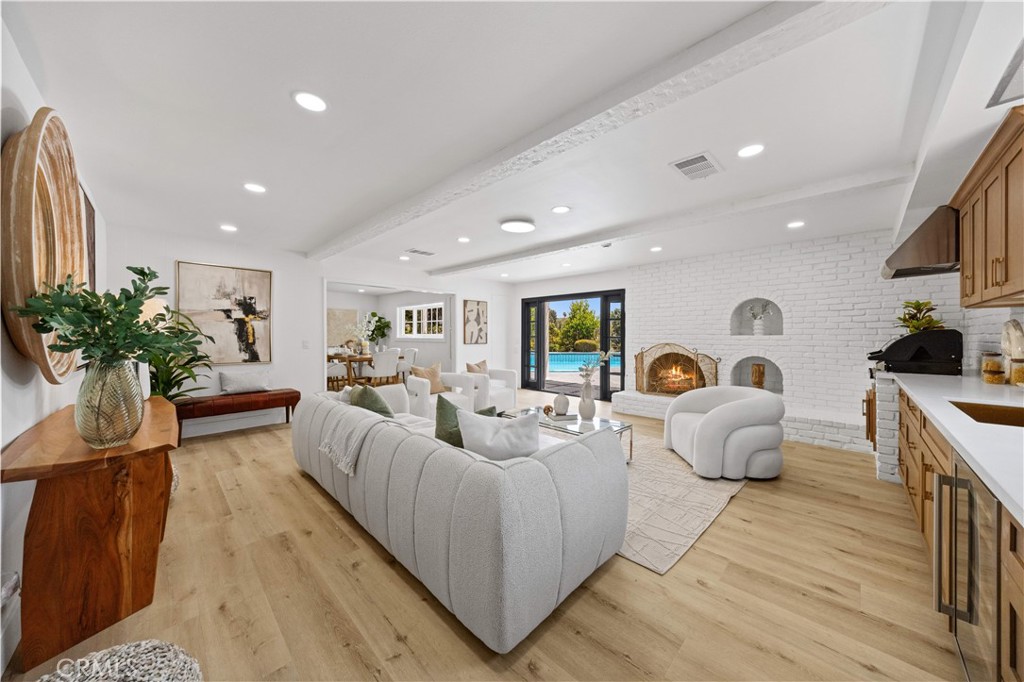 https://media.crmls.org/medias/64cdd3b0-79a6-4126-af0d-bfad029f1a0d.jpg?preset=X-Large
