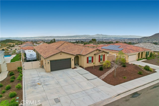 Detail Gallery Image 3 of 41 For 24897 Miners View Ln, Moreno Valley,  CA 92557 - 4 Beds | 2/1 Baths