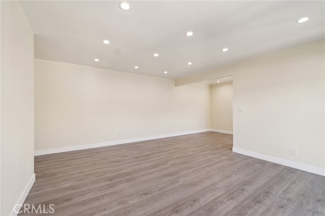 Detail Gallery Image 4 of 27 For 409 Burchett #210,  Glendale,  CA 91203 - 2 Beds | 2 Baths