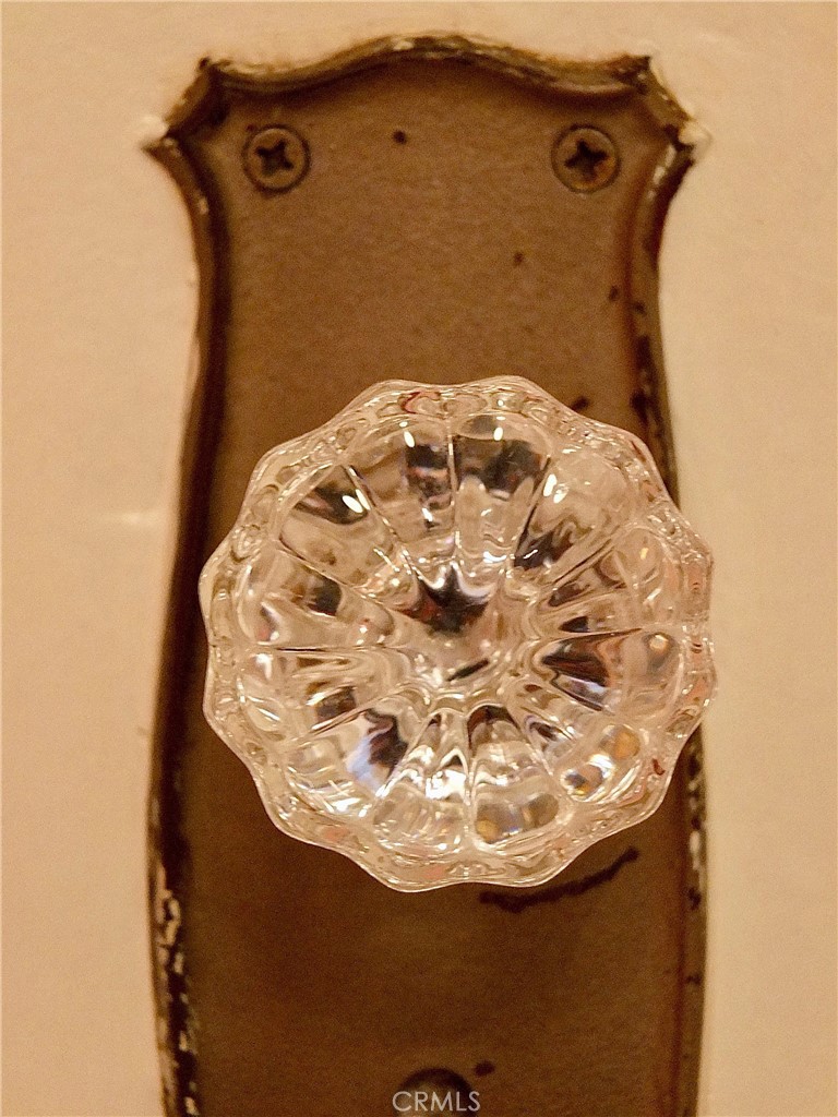 https://media.crmls.org/medias/64cf1b24-a48f-4120-992e-23459a5d3467.jpg?preset=X-Large