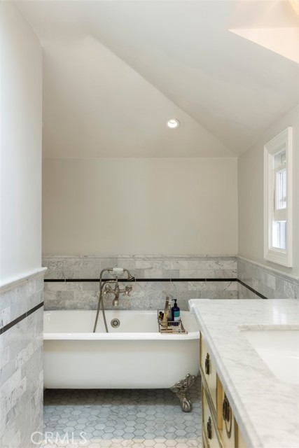 Detail Gallery Image 59 of 70 For 4225 Myrtle Ave, Long Beach,  CA 90807 - 5 Beds | 3/1 Baths
