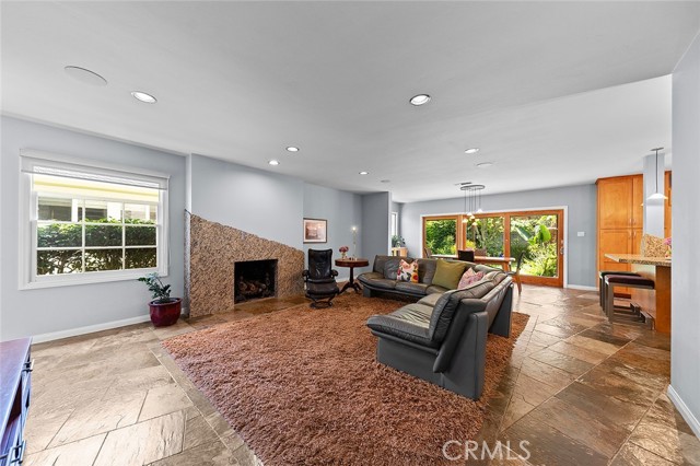 350 Claremont Avenue, Long Beach CA: https://media.crmls.org/medias/64d01be5-de0b-4de1-b422-ad7e967f58fa.jpg