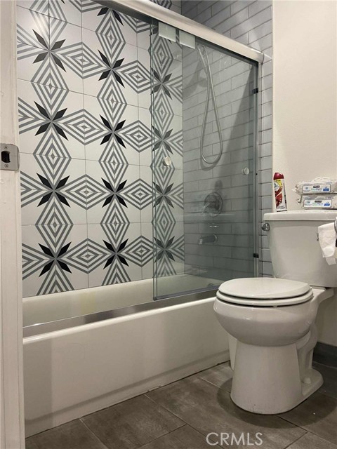 Detail Gallery Image 9 of 10 For 8659 Shirley Ave, Northridge,  CA 91324 - 2 Beds | 2 Baths