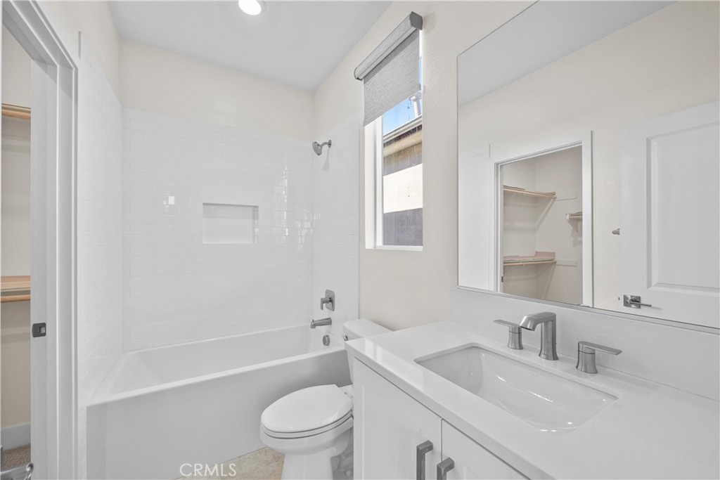 MLS #OC25272647 image #31