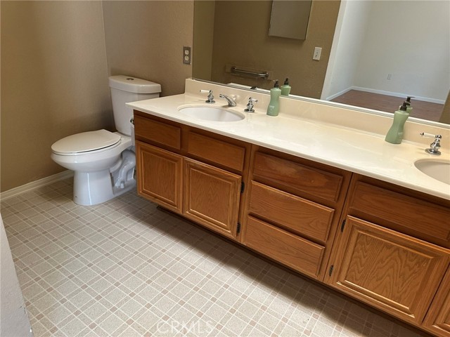 Detail Gallery Image 11 of 19 For 1715 Lake Way, Lancaster,  CA 93534 - 5 Beds | 2/1 Baths