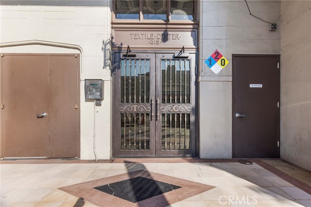 Detail Gallery Image 2 of 43 For 315 E 8th, Los Angeles,  CA 90014 - 2 Beds | 2 Baths