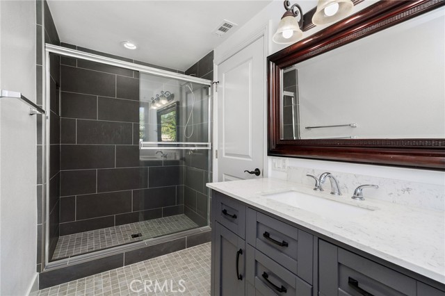 Detail Gallery Image 10 of 31 For 8341 Delco Ave, Winnetka,  CA 91306 - 5 Beds | 4 Baths