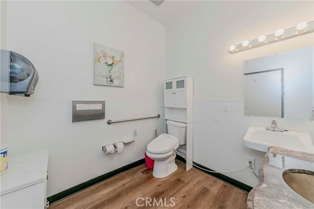 Image 23 of 30 For 702 Holt Avenue