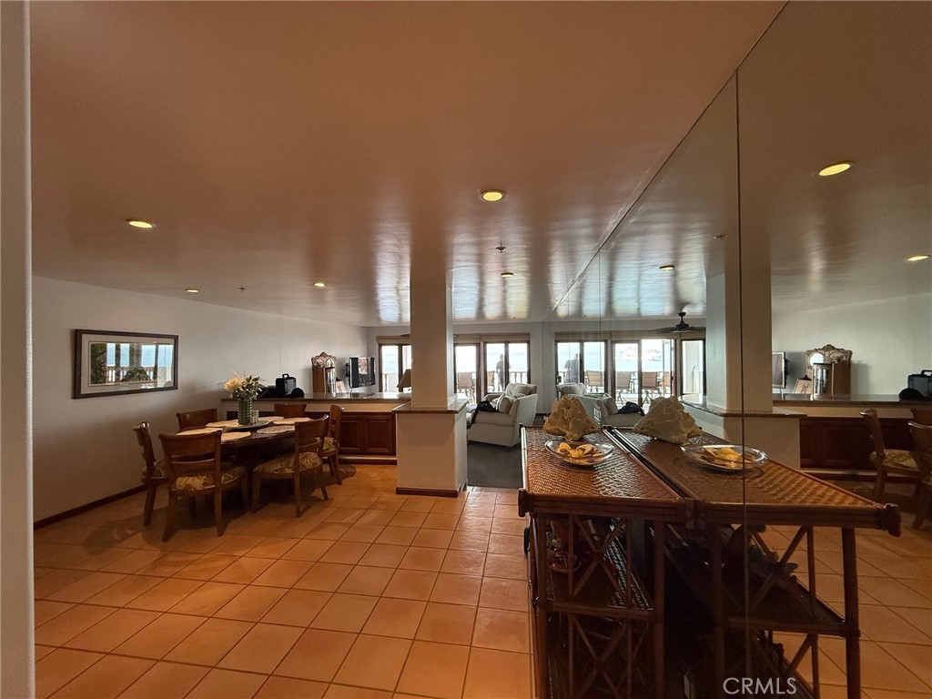 https://media.crmls.org/medias/64d38c2e-bd39-46bd-83cd-c47594948cdb.jpg?preset=X-Large
