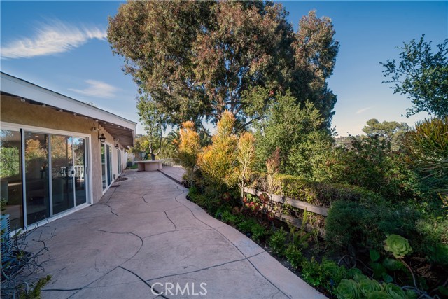 Detail Gallery Image 27 of 33 For 753 Claymont Dr, Los Angeles,  CA 90049 - 3 Beds | 3 Baths