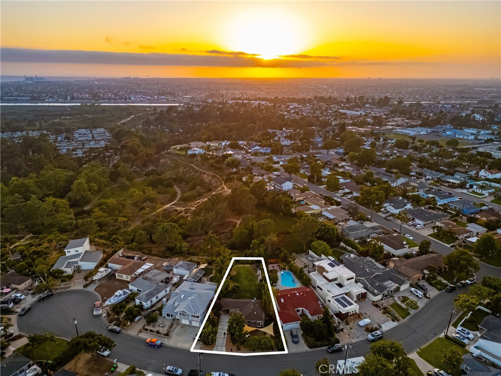 https://media.crmls.org/medias/64d3f295-b776-49e1-88ab-9f290de95477.jpg?preset=X-Large