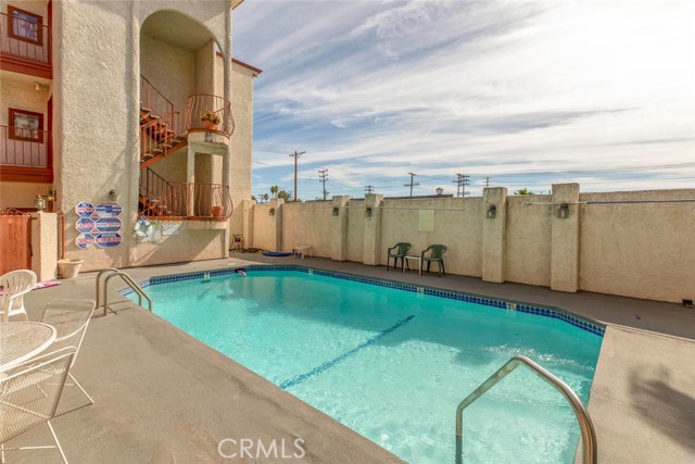 Detail Gallery Image 17 of 21 For 7625 Reseda Blvd #105,  Reseda,  CA 91335 - 3 Beds | 2 Baths