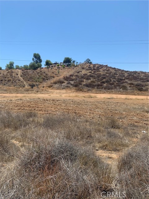 0 El Toro Rd, Lake Elsinore CA: https://media.crmls.org/medias/64d46f37-eed8-4ca8-ab31-460e2d4cbae7.jpg