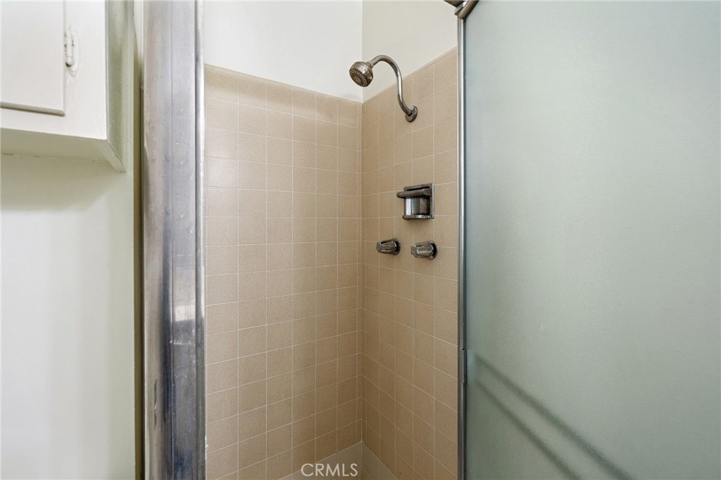 https://media.crmls.org/medias/64d4eb0e-b895-4ac5-89a2-ba42395bef06.jpg?preset=X-Large