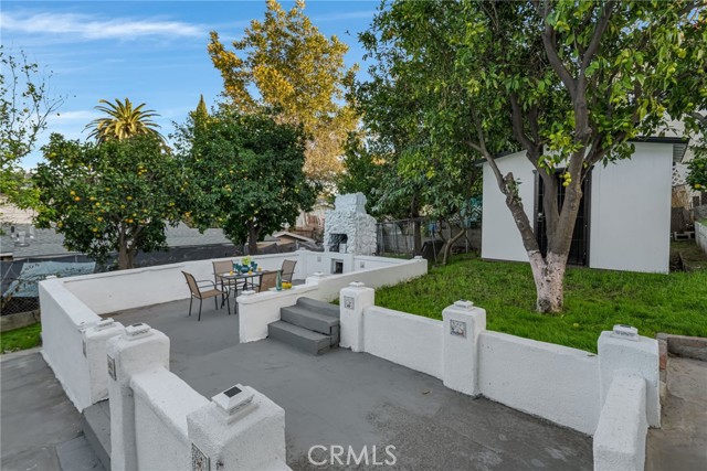 1048 Dexter Street, Los Angeles CA: https://media.crmls.org/medias/64d4fbb1-6b11-4278-bfb7-fc6f147bce68.jpg