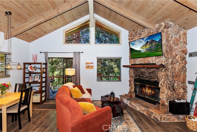 Detail Gallery Image 4 of 33 For 760 Lake Dr, Lake Arrowhead,  CA 92352 - 3 Beds | 2 Baths