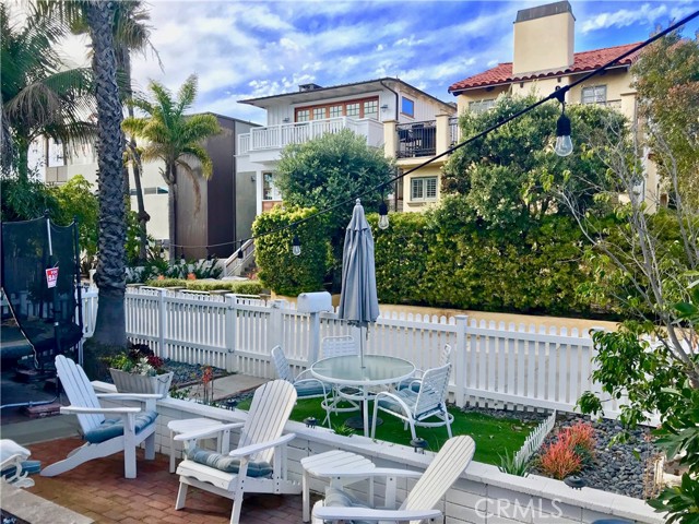 Private Walk Street Patio