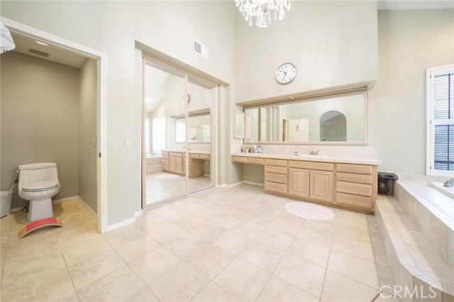 Detail Gallery Image 25 of 32 For 18741 Hillsboro Rd, Northridge,  CA 91326 - 5 Beds | 6/1 Baths