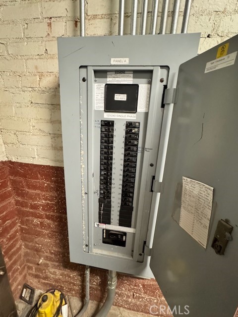 585 E Thompson Boulevard, Ventura CA: https://media.crmls.org/medias/64d7c1ab-4a16-4416-866e-c31eb0746381.jpg