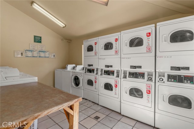 Detail Gallery Image 37 of 39 For 10943 Laurel Canyon #B9,  San Fernando,  CA 91340 - 2 Beds | 2 Baths